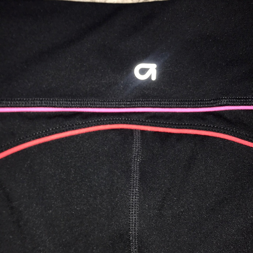 🚫SOLD🚫 NWOT GapFit blackout technology leggings - Picture 7 of 13